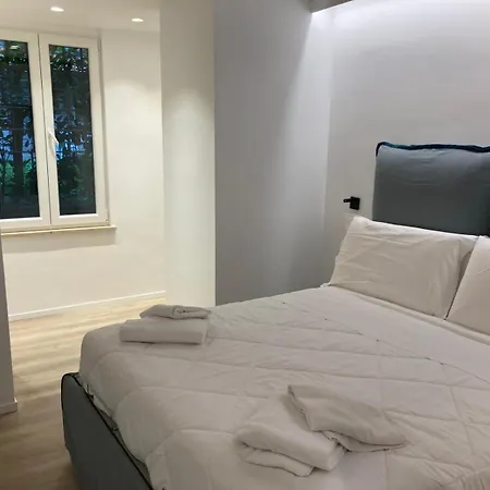 Manzoni Bilocale Con Doppi Servizi Piano Terra * روما