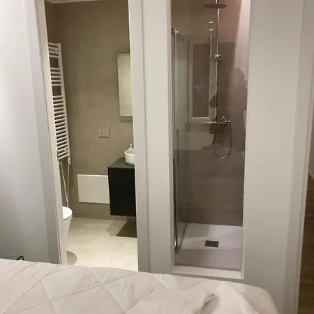 Manzoni Bilocale Con Doppi Servizi Piano Terra Apartment Rome