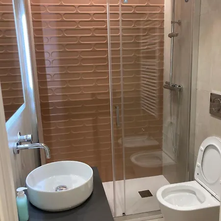 Manzoni Bilocale Con Doppi Servizi Piano Terra Apartment Rome
