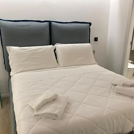 Manzoni Bilocale Con Doppi Servizi Piano Terra Apartment Rome